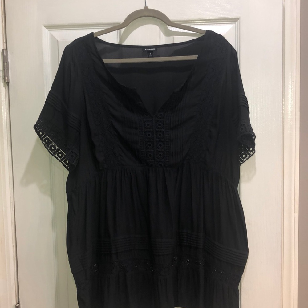 Torrid black lacy empire waist top size 1 (14-16)